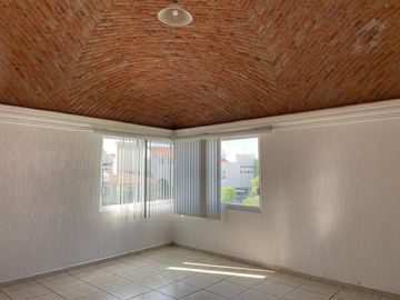 RENTA DE CASA EN PRIVADA BUGAMBILIAS - COLONIA LAS HADAS, QUERÉTARO