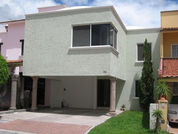 RENTA DE CASA EN PRIVADA BUGAMBILIAS - COLONIA LAS HADAS, QUERÉTARO