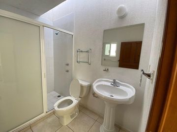 RENTA DE CASA EN PRIVADA BUGAMBILIAS - COLONIA LAS HADAS, QUERÉTARO