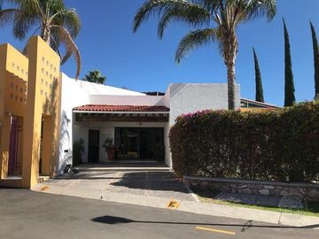 RENTA DE CASA EN PRIVADA BUGAMBILIAS - COLONIA LAS HADAS, QUERÉTARO