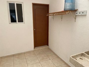 RENTA DE CASA EN PRIVADA BUGAMBILIAS - COLONIA LAS HADAS, QUERÉTARO