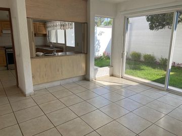RENTA DE CASA EN PRIVADA BUGAMBILIAS - COLONIA LAS HADAS, QUERÉTARO