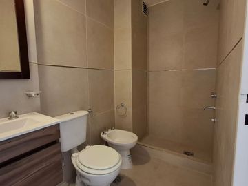 Venta de depto 2 dorm 2 balcones cochera alberdi