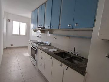 Venta de depto 2 dorm 2 balcones cochera alberdi
