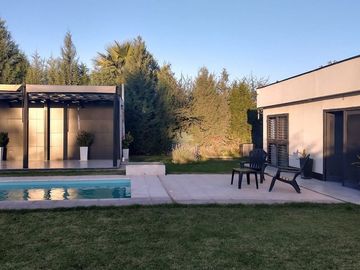 CASA, 1 DORM+ PISCINA BARRIO SANTO TOMÁS, GLLÉN
