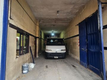 VENTA DEPOSITO/GALPON - EXCELENTE UBICACION
