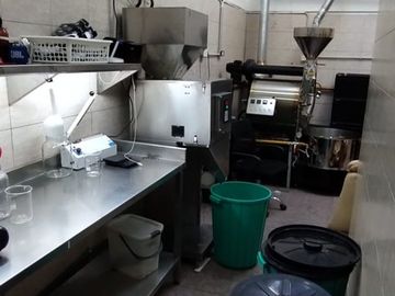 VENTA DEPÓSITO/LOCAL Y CASA 4 AMBIENTES