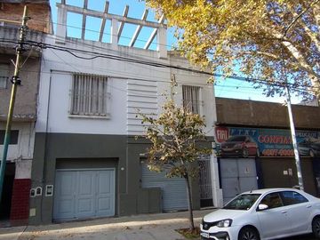 VENTA DEPÓSITO/LOCAL Y CASA 4 AMBIENTES