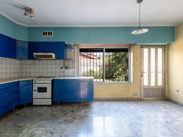 CASA 5 AMBIENTES EN VENTA ADROGUE