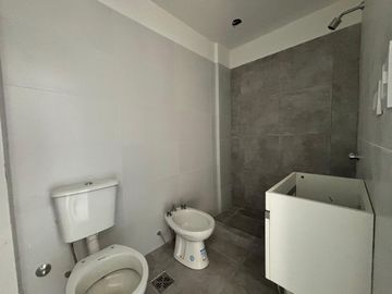 DOS AMBIENTES A ESTRENAR CON COCHERA LANUS-OESTE