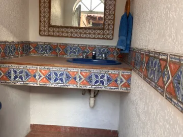 Casa en Venta en Residencial la Hacienda, Torreón: Amplia y Bien Ubicada