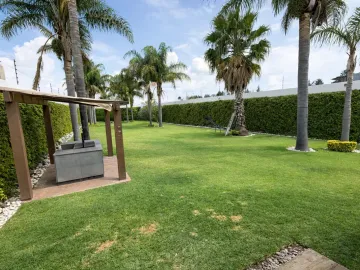 CASA EN VENTA CON 3 RECÁMARAS, JARDÍN Y TERRAZA EN ACATEPEC, SAN ANDRÉS CHOLULA
