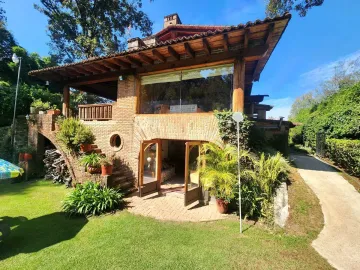 Casa en venta en Avandaro, Valle de Bravo, México