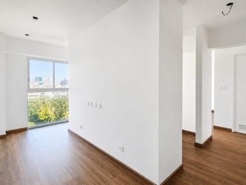 DÚPLEX EN VENTA EN MIRAFLORES – PISCINA PRIVADA / 226 M² / ACCESO DIRECTO AL PARQUE BLUME