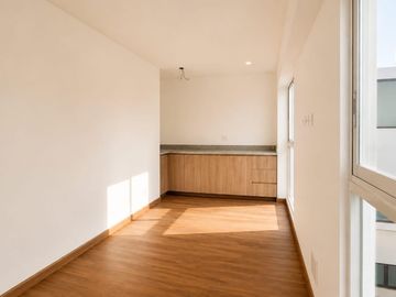 DÚPLEX EN VENTA EN MIRAFLORES – PISCINA PRIVADA / 226 M² / ACCESO DIRECTO AL PARQUE BLUME