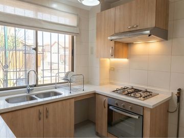 Cómoda casa en sector residencial de Maipú