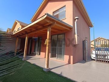 Cómoda casa en sector residencial de Maipú