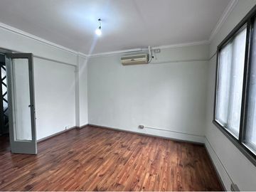 Amplio departamento con excelente ubicación