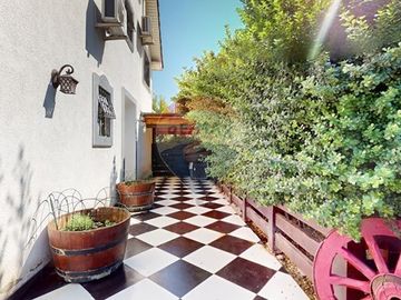 Bella casa con jardin (4+1 d / 3 b)