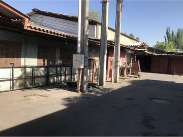 SE RECIBEN OFERTAS!! TERRENO Y GALPONES.