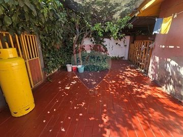 Casa 4D con patio y quincho - Metro Trinidad