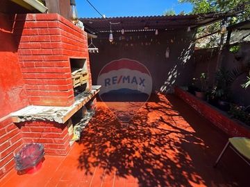 Casa 4D con patio y quincho - Metro Trinidad