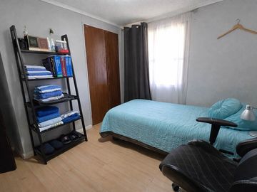 Casa 4D con patio y quincho - Metro Trinidad