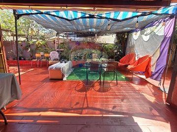 Casa 4D con patio y quincho - Metro Trinidad