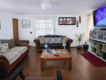 Casa 4D con patio y quincho - Metro Trinidad