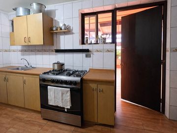 Casa 4D con patio y quincho - Metro Trinidad