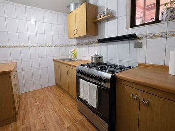 Casa 4D con patio y quincho - Metro Trinidad