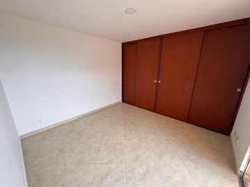 APARTAMENTO EN ARRIENDO UBICADO EN EL POBLADO SECTOR PATIO BONITO