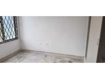 Casa en alquiler en el norte de cali barrio floralia 3 pisos