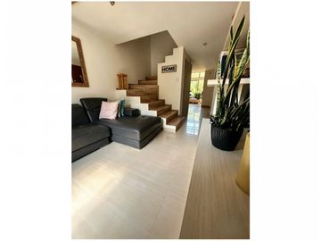 CASA EN VENTA EN ENVIGADO SECTOR LAS ANTILLAS