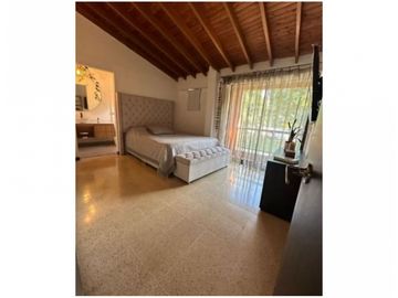 CASA EN VENTA ENVIGADO TRANSVERSAL INTERMEDIA