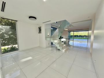 Exclusiva Casa en Alquiler en Windbells