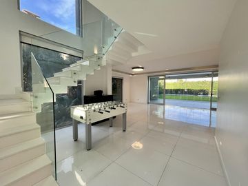 Exclusiva Casa en Alquiler en Windbells