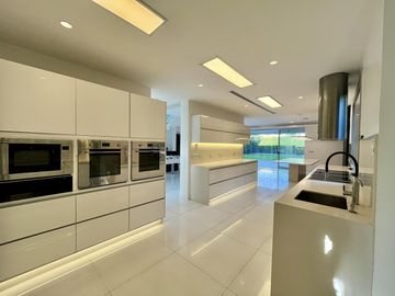 Exclusiva Casa en Alquiler en Windbells