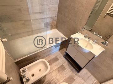 En venta dos ambientes al contrafrente con balcon, Plaza Mitre