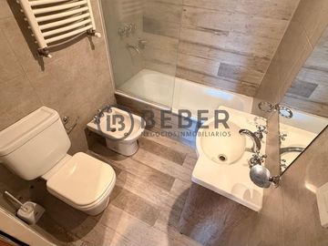 En venta dos ambientes al contrafrente con balcon, Plaza Mitre