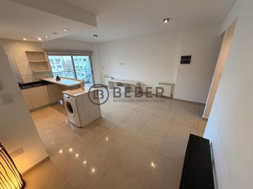 En venta dos ambientes al contrafrente con balcon, Plaza Mitre