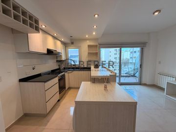 En venta dos ambientes al contrafrente con balcon, Plaza Mitre