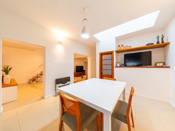 Casa a la venta de 3 dormitorios con pileta y cochera, Alberdi, Rosario