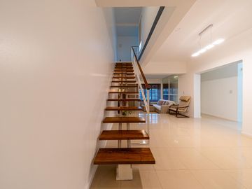 Casa a la venta de 3 dormitorios con pileta y cochera, Alberdi, Rosario
