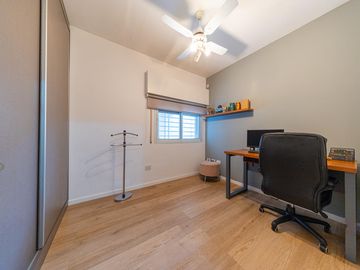 Casa a la venta de 3 dormitorios con pileta y cochera, Alberdi, Rosario