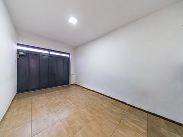 Casa a la venta de 3 dormitorios con pileta y cochera, Alberdi, Rosario