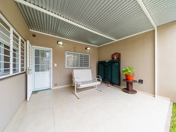 Casa a la venta de 3 dormitorios con pileta y cochera, Alberdi, Rosario