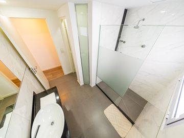 Casa a la venta de 3 dormitorios con pileta y cochera, Alberdi, Rosario