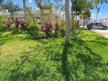 Casa con Paneles Solares en Venta en Privado Botánico, Conkal, Yucatán.