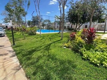 Casa con Paneles Solares en Venta en Privado Botánico, Conkal, Yucatán.